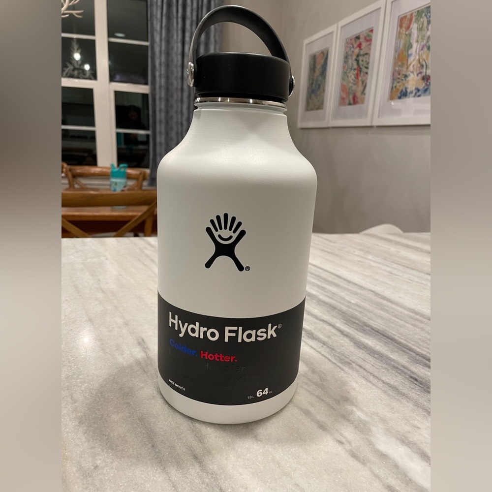 New Hydro Flask 64 oz